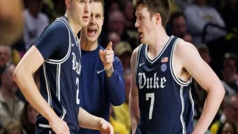 “詹姆斯12秒惊爆9分：揭秘防守疏漏与发球战术破绽”